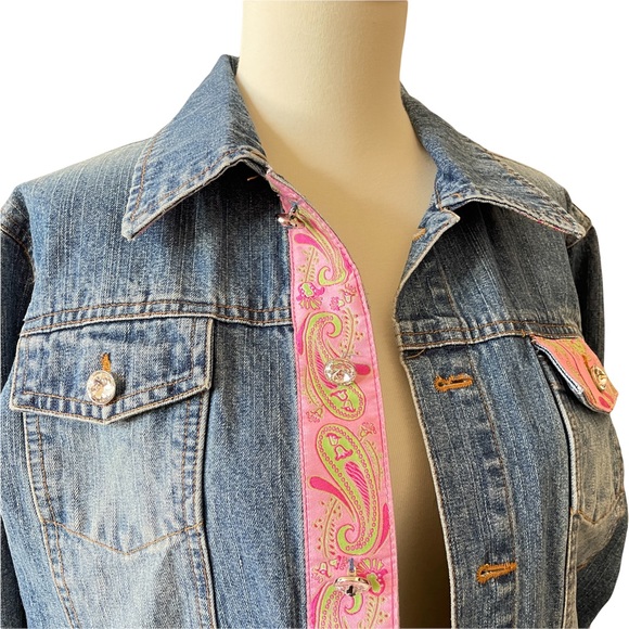 UPCYCLED MED-LT WASH DENIM JEANS JACKET PINK PAISLEY RIBBON AND CRYSTAL BUTTONS - Picture 4 of 10
